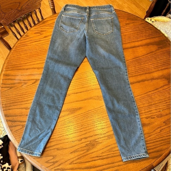 Universal Thread Size 4/27R high rise jegging jean - Picture 3 of 6
